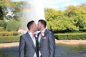 Did you know that Brits can have a legally binding wedding outdoors in Central Park, New York?!