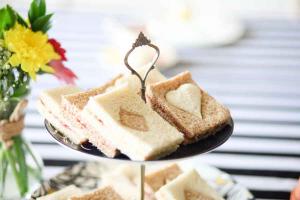 alice-in-wonderland-themed-afternoon-tea-sandwiches_0.jpg