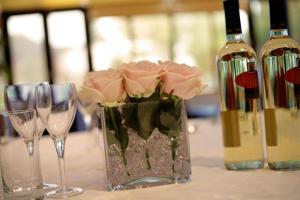 crowne plaza felbridge wedding glasses and flowers